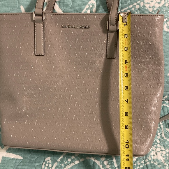 NWT-Michael Kors Morgan MEDIUM Tote. Pearl Grey. A classy zippered purse/tote. - Picture 2 of 7
